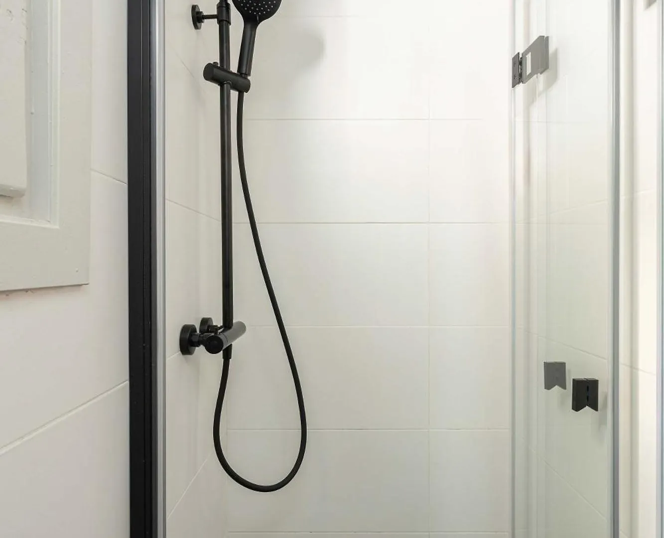 Spacious Stylish 4-Bedroom Modernist Apartment Barcellona