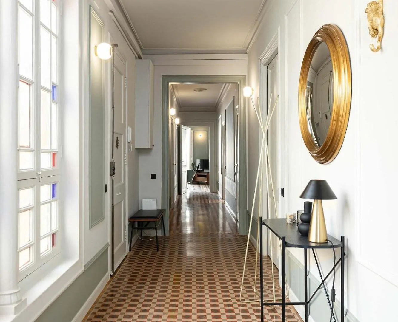 Spacious Stylish 4-Bedroom Modernist Apartment Barcellona Spagna