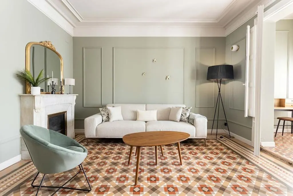 Spacious Stylish 4-Bedroom Modernist Apartment Barcellona