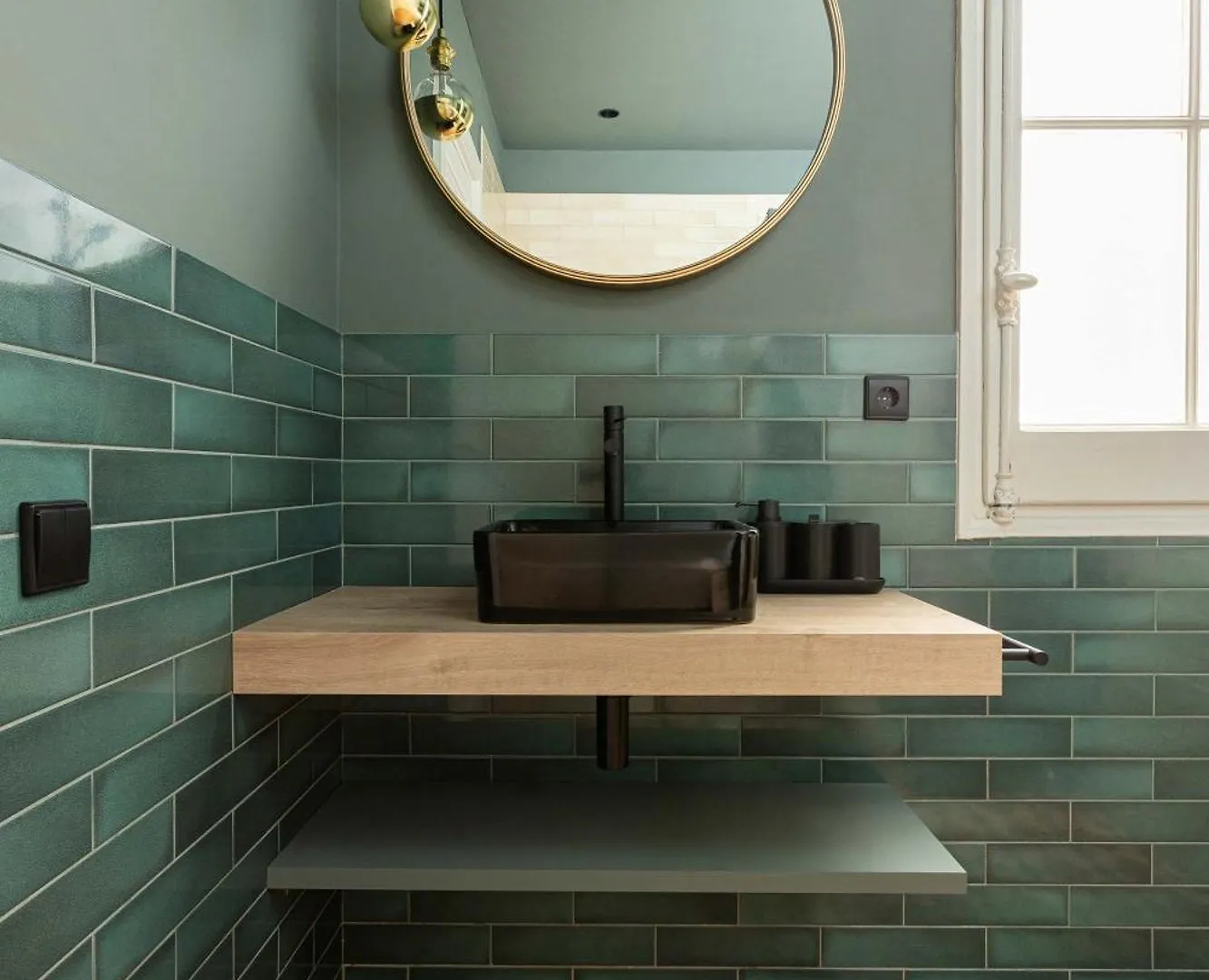 Spacious Stylish 4-Bedroom Modernist Apartment Barcelona Spain