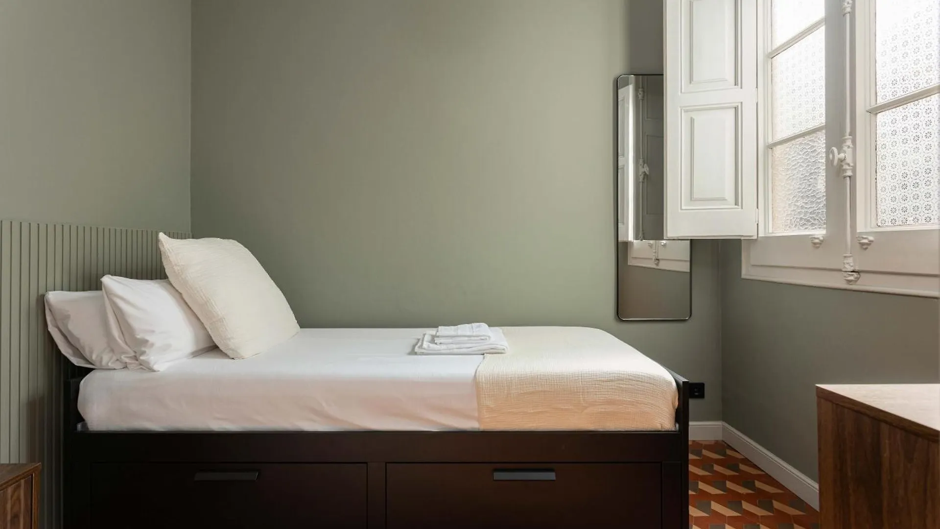 Spacious Stylish 4-Bedroom Modernist Apartment Barcelona