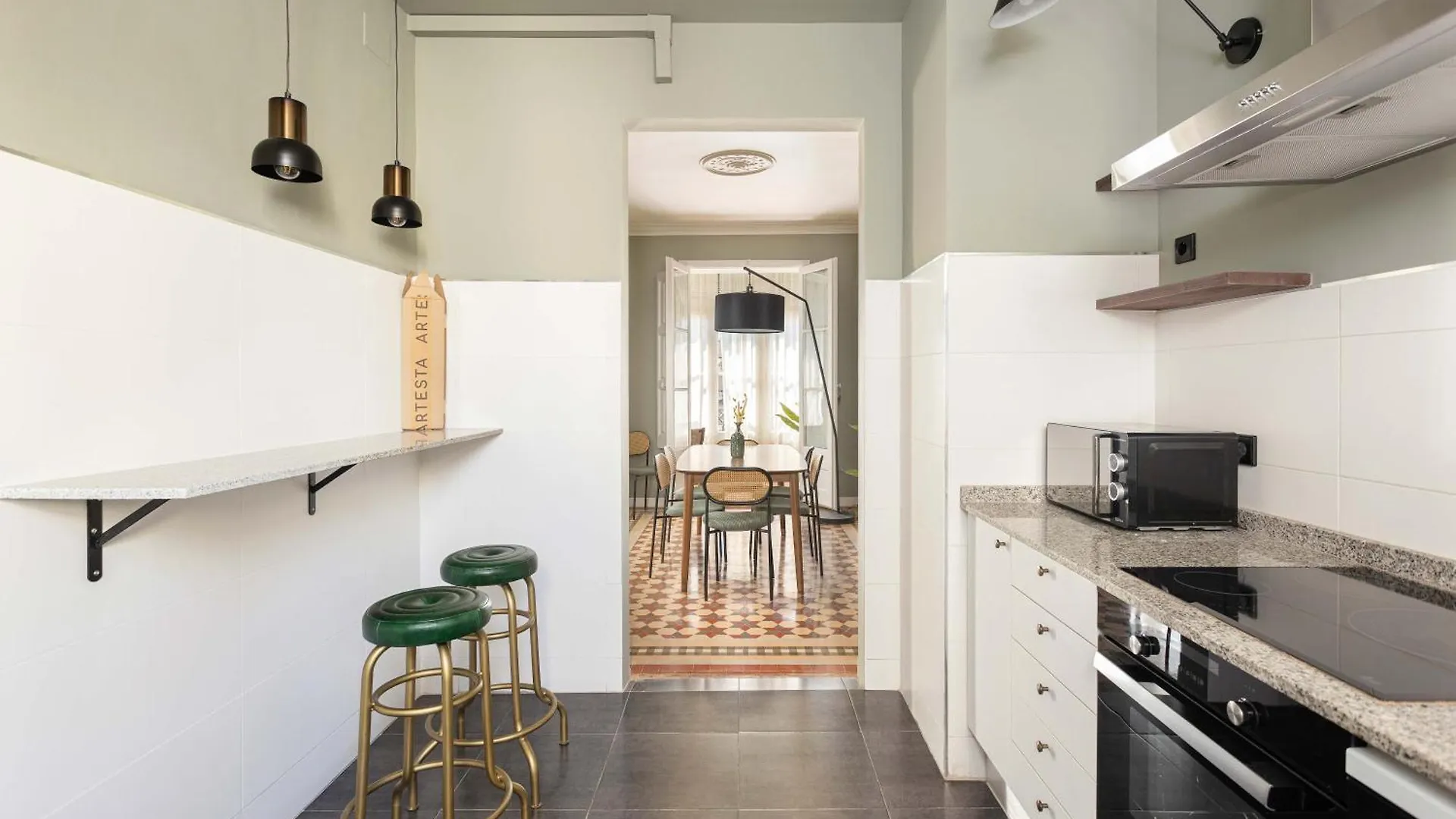 Spacious Stylish 4-Bedroom Modernist Apartment Barcelona
