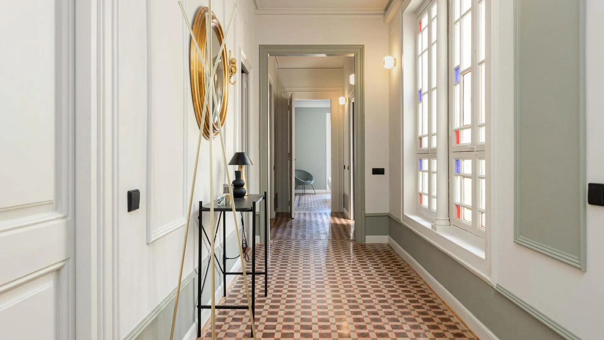 Spacious Stylish 4-Bedroom Modernist Apartment Barcelona