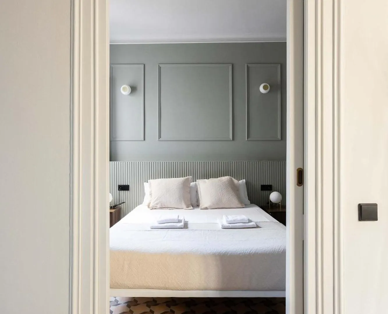 Spacious Stylish 4-Bedroom Modernist Apartment Barcelona 0*,