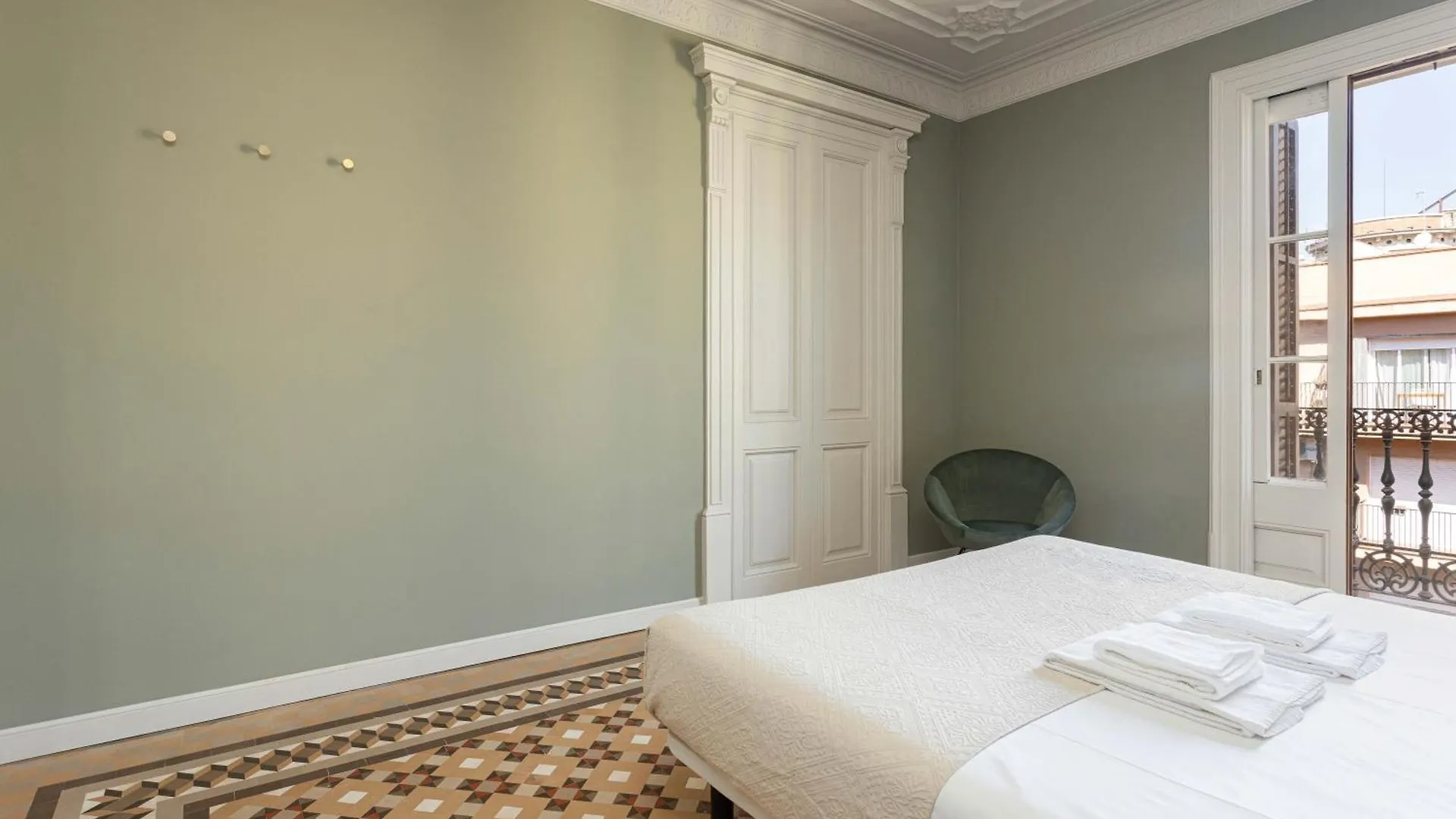 Spacious Stylish 4-Bedroom Modernist Apartment Barcelona 0*,