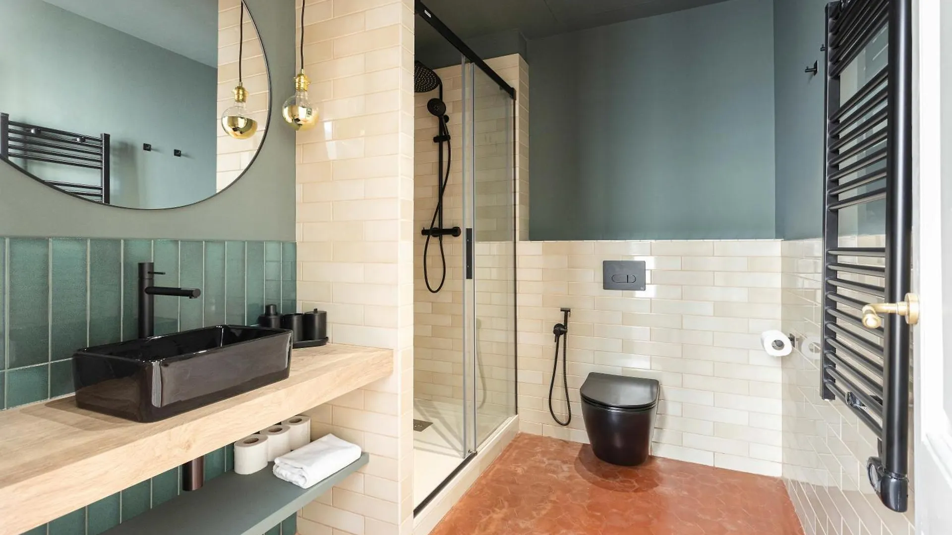 Spacious Stylish 4-Bedroom Modernist Apartment Barcelona