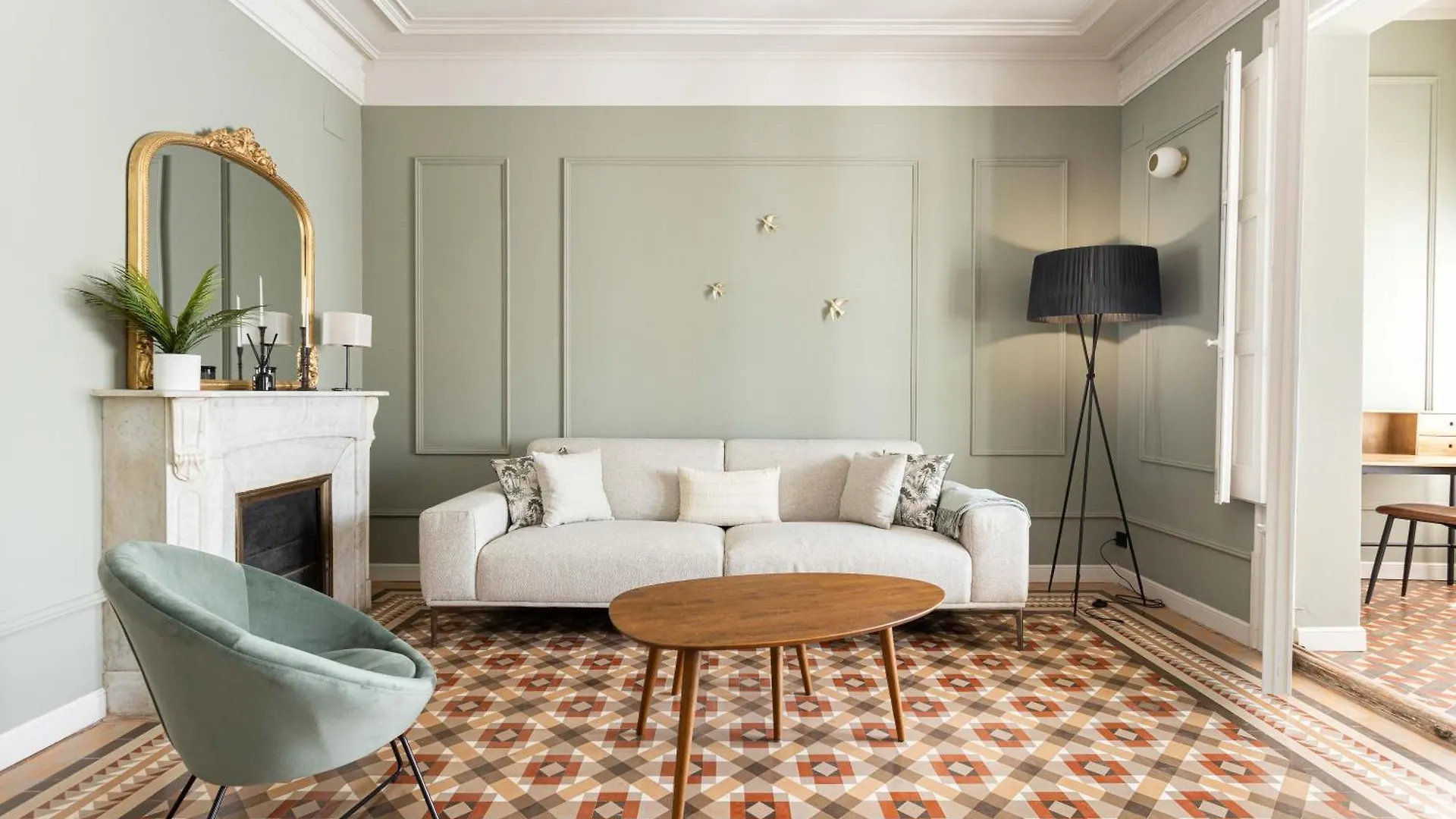 Spacious Stylish 4-Bedroom Modernist Apartment Barcelona
