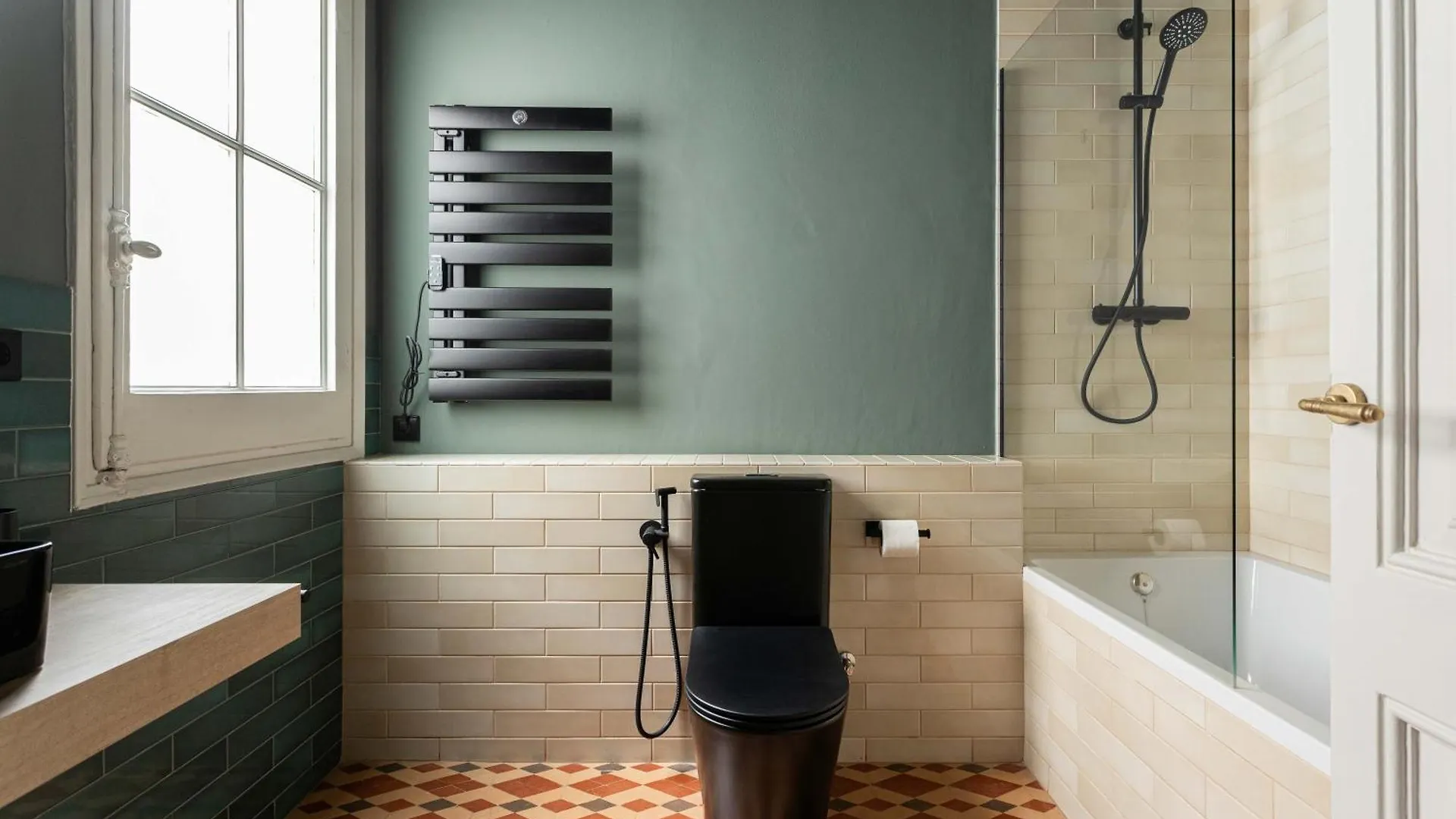 Spacious Stylish 4-Bedroom Modernist Apartment Barcelona