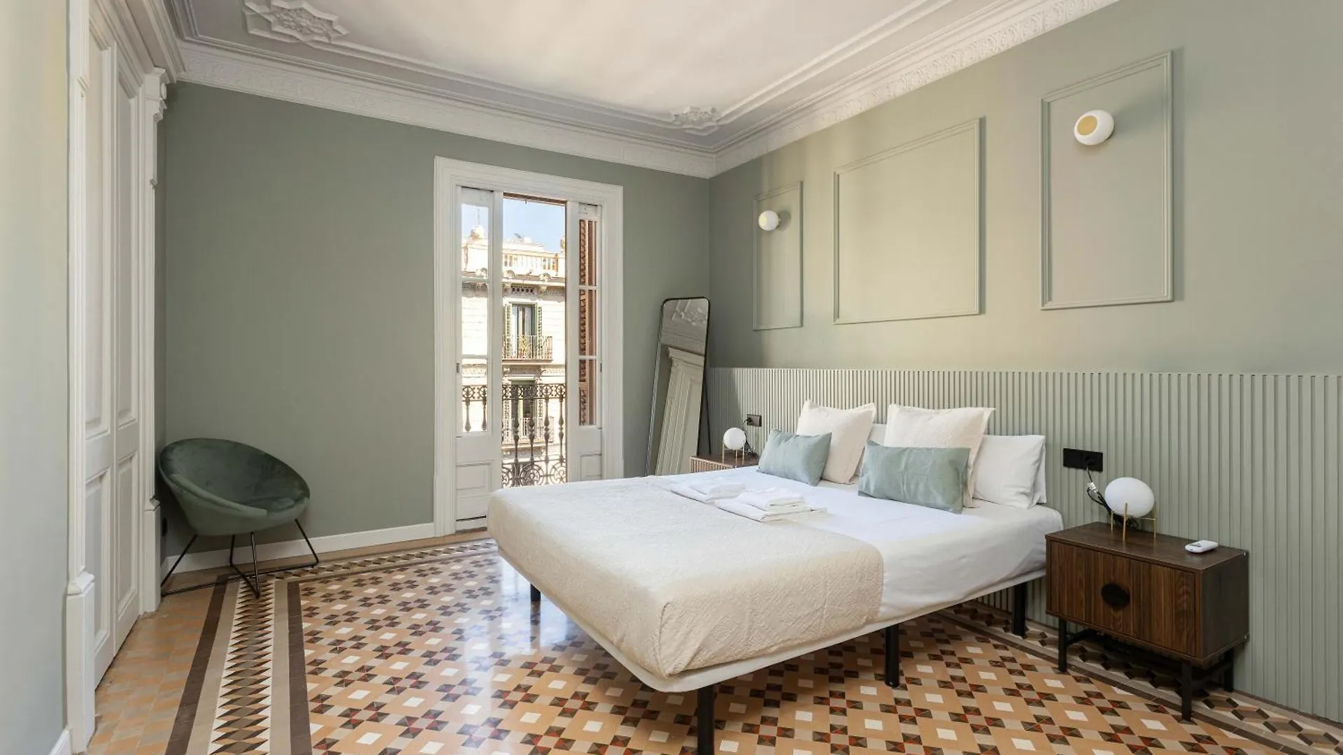 Spacious Stylish 4-Bedroom Modernist Apartment Barcelona 0*,  Spain