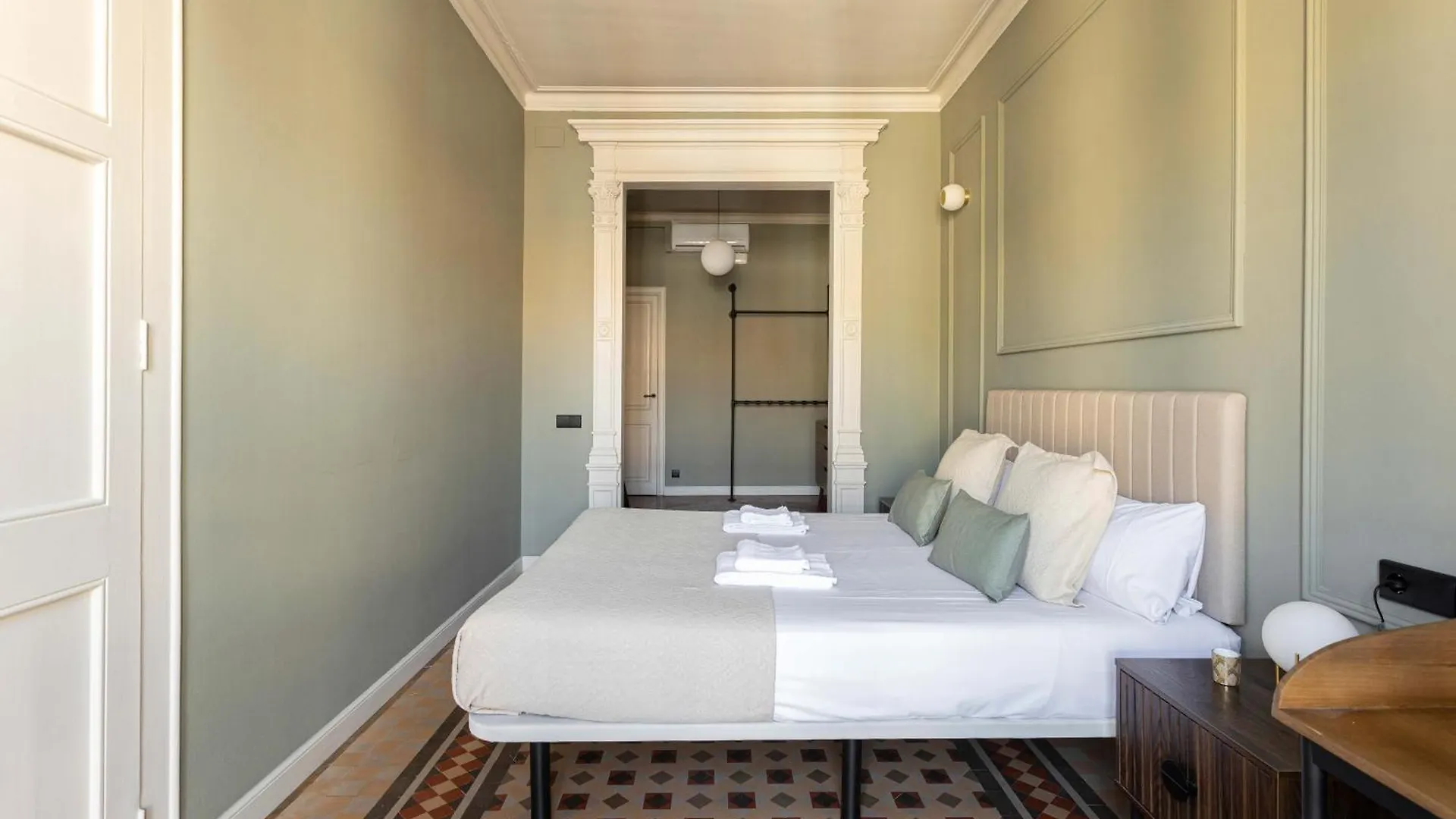 Spacious Stylish 4-Bedroom Modernist Apartment Barcelona 0*,  Spain