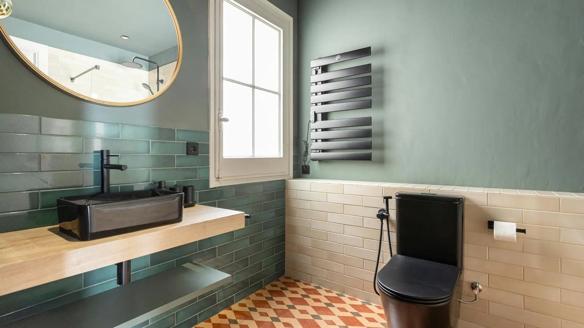 Spacious Stylish 4-Bedroom Modernist Apartment Barcelona