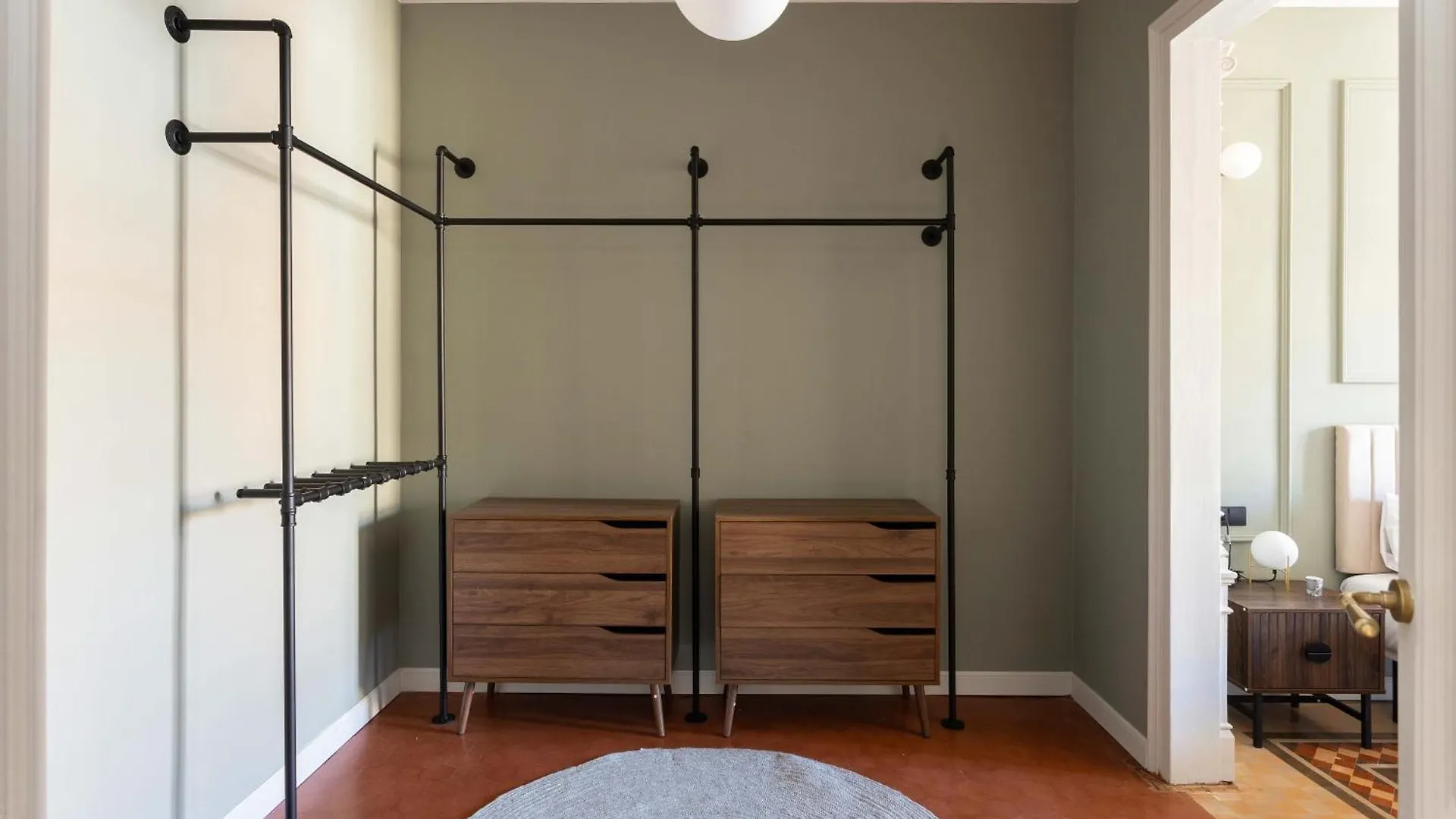 Spacious Stylish 4-Bedroom Modernist Apartment Barcelona