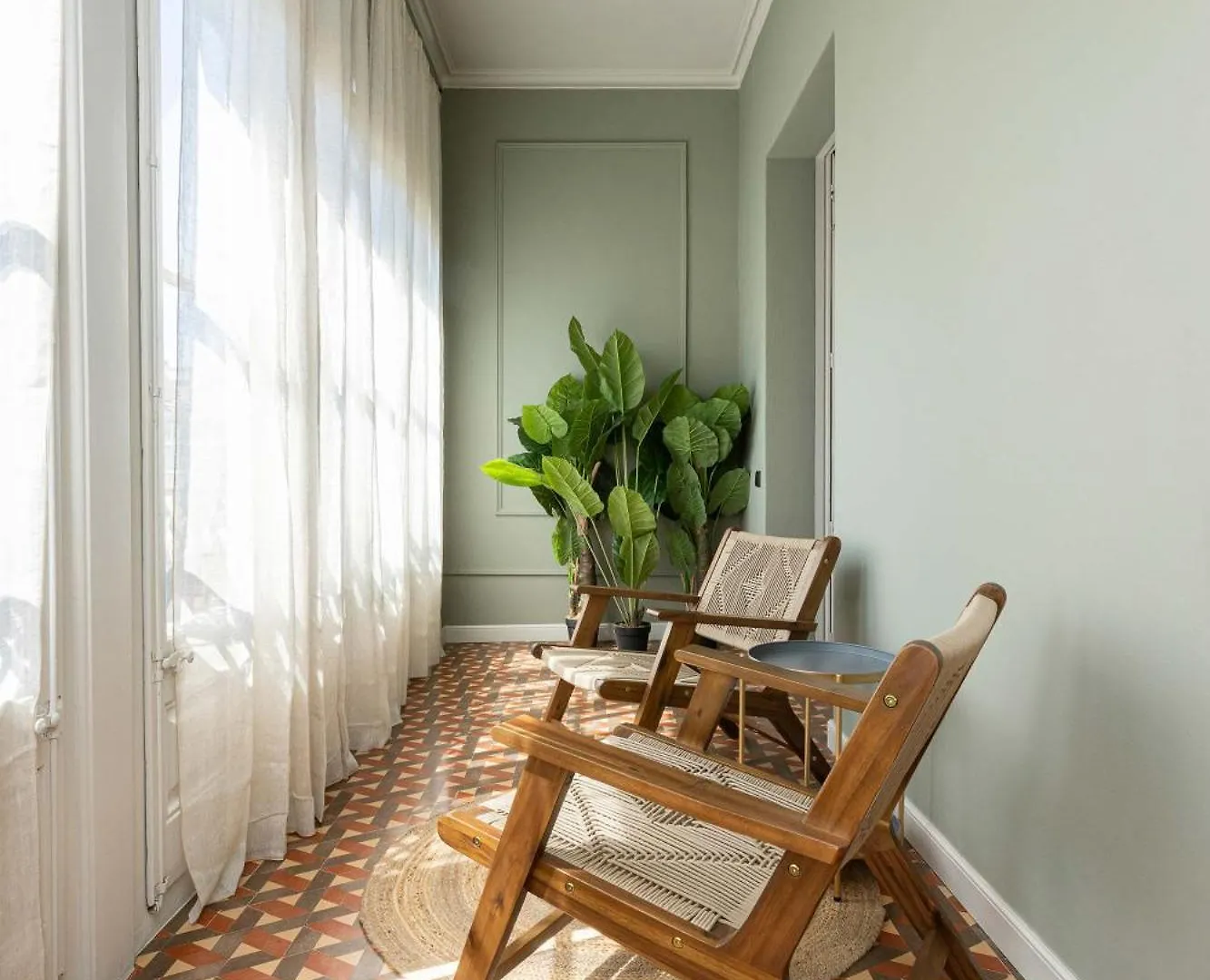 Spacious Stylish 4-Bedroom Modernist Apartment Barcelona