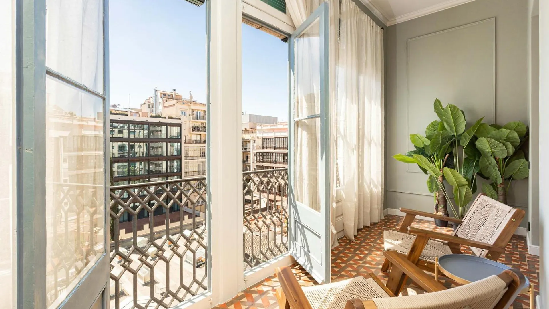 Spacious Stylish 4-Bedroom Modernist Apartment Barcelona 0*,