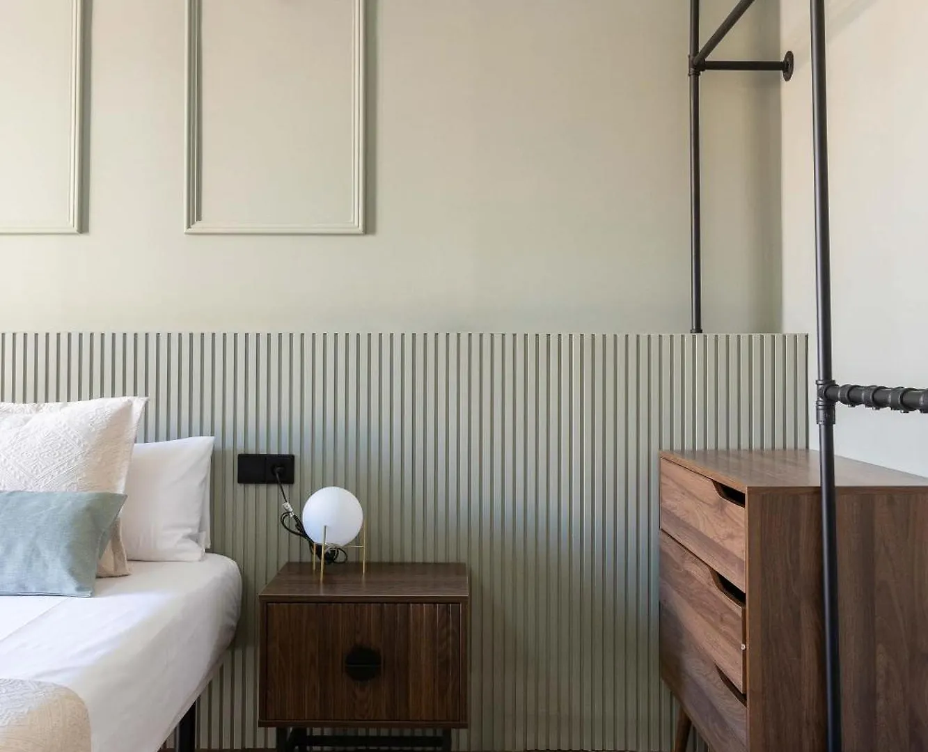Spacious Stylish 4-Bedroom Modernist Apartment Barcelona